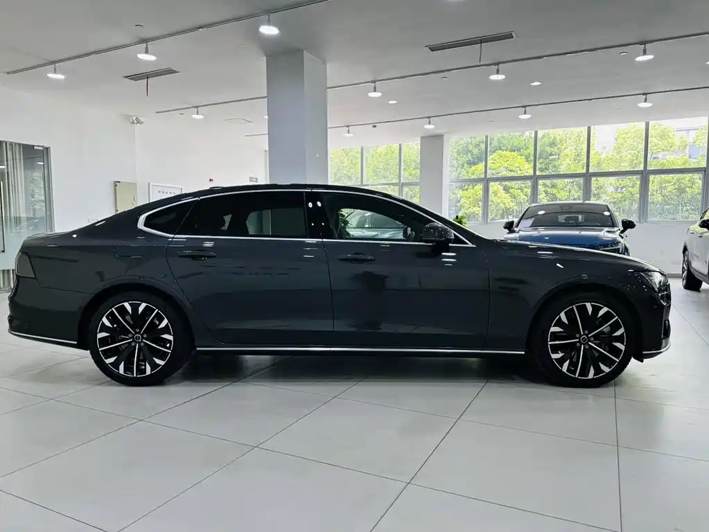 Volvo S90 Plug-In Hybrid 2026 — фото 3