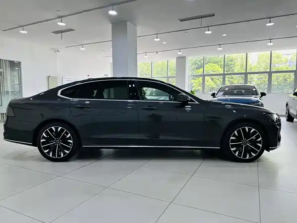Volvo S90 Plug-In Hybrid 2026