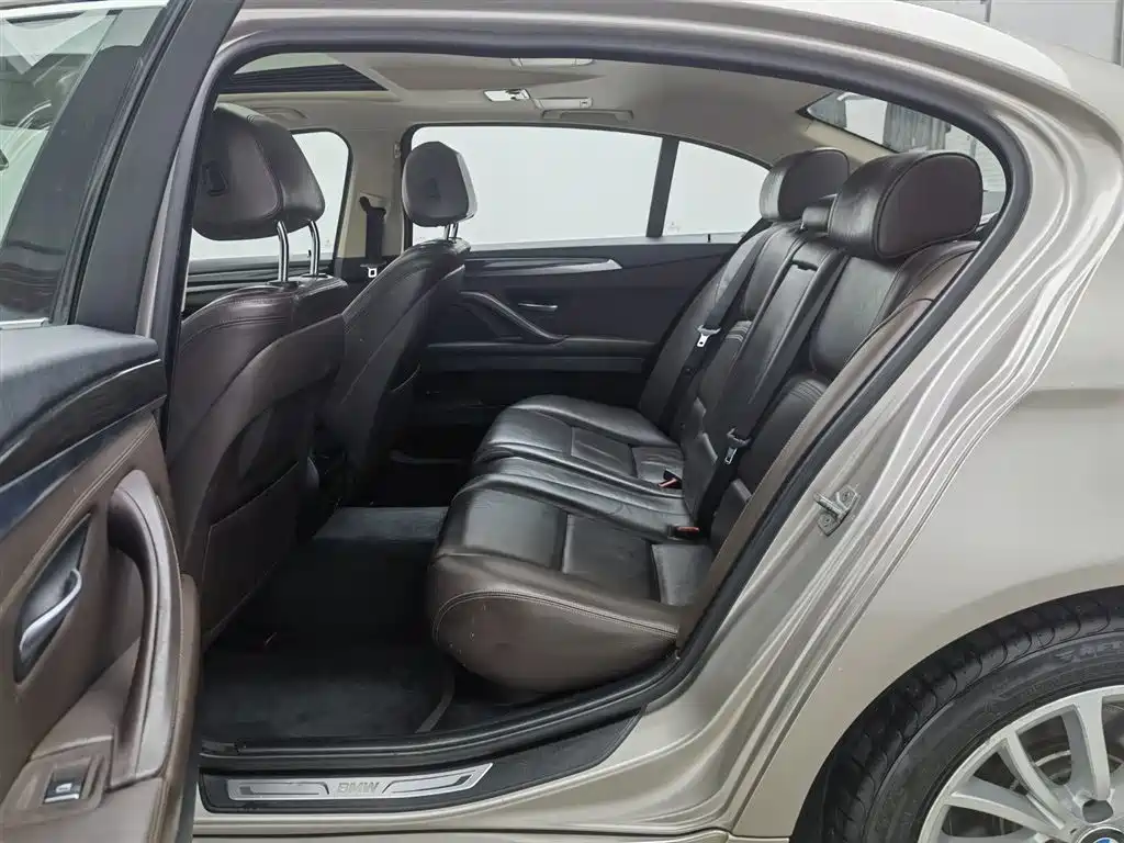 BMW 5 Series 2016 — фото 15