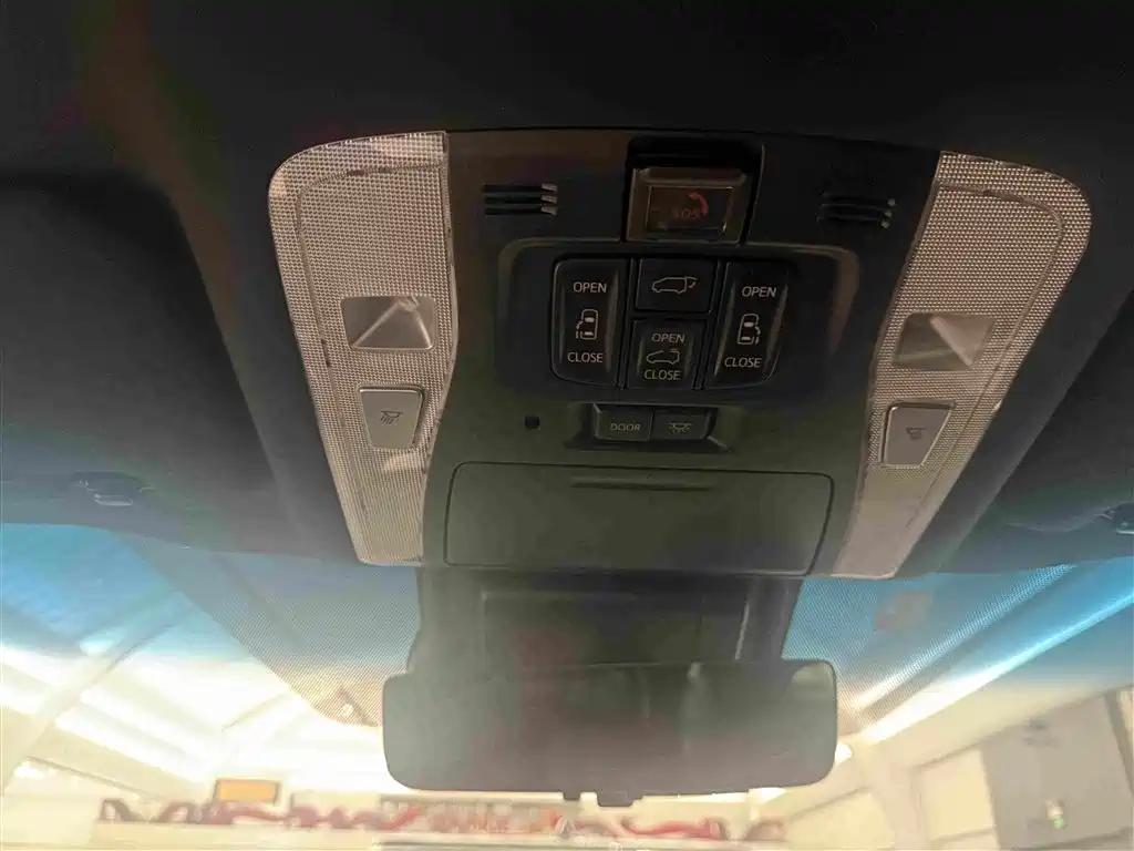 Toyota Vellfire 2020 — фото 13