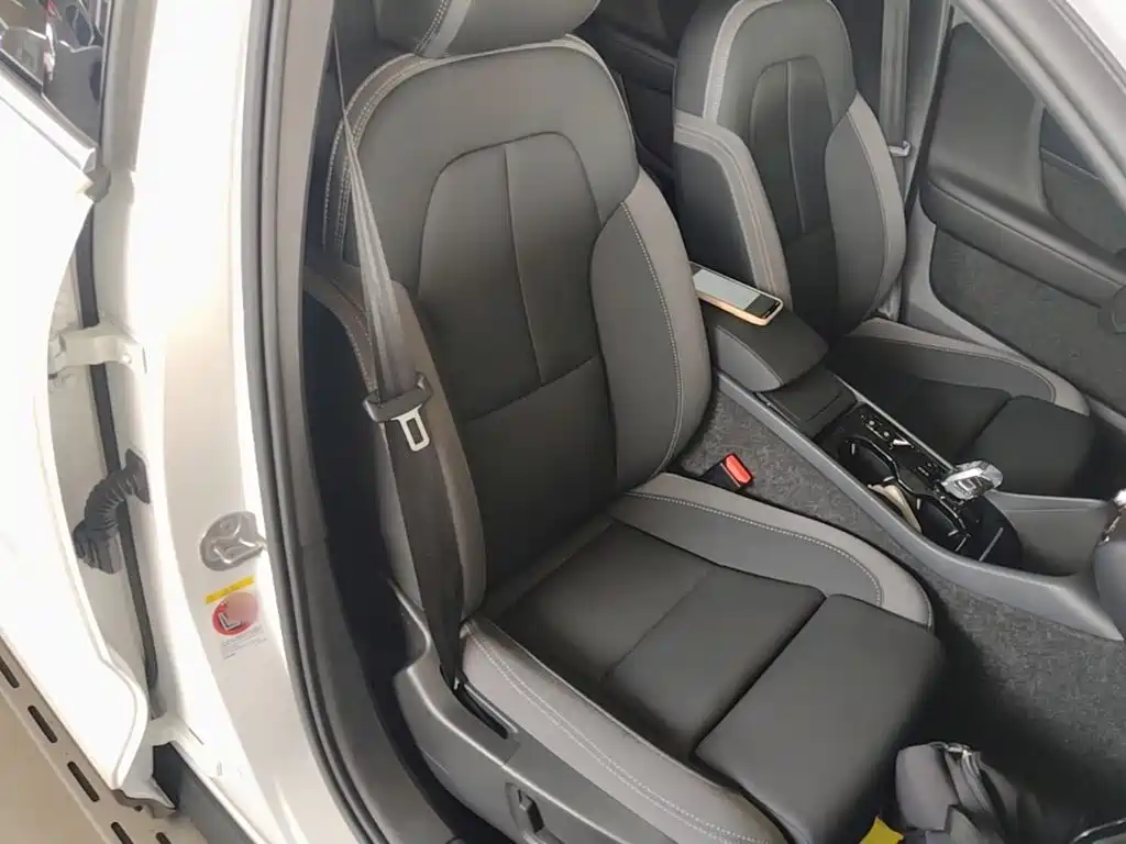 Volvo XC40 2023 — фото 25