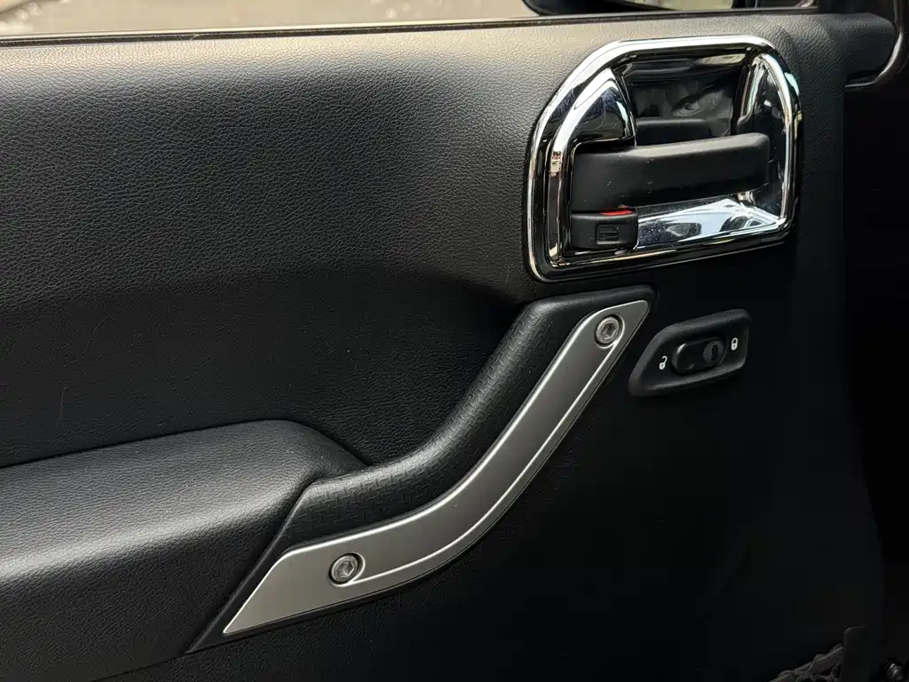 Jeep Wrangler 2014 — фото 19