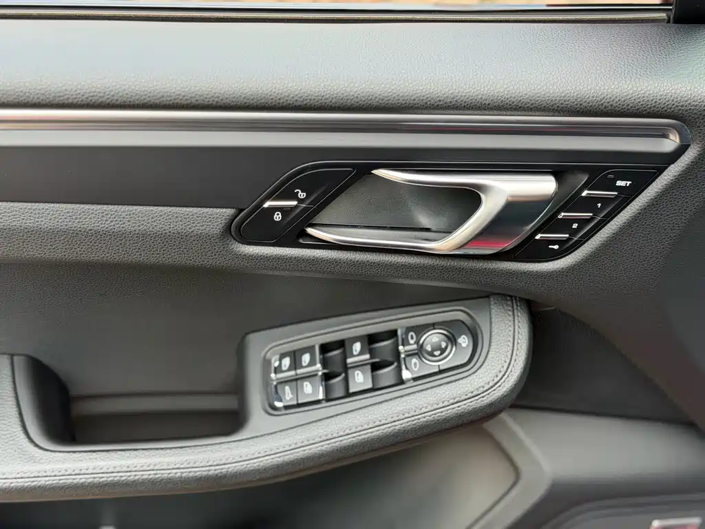 Porsche Macan 2018 — фото 10