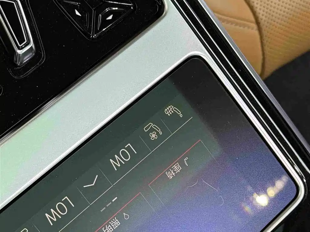 Audi A8 2023 — фото 15