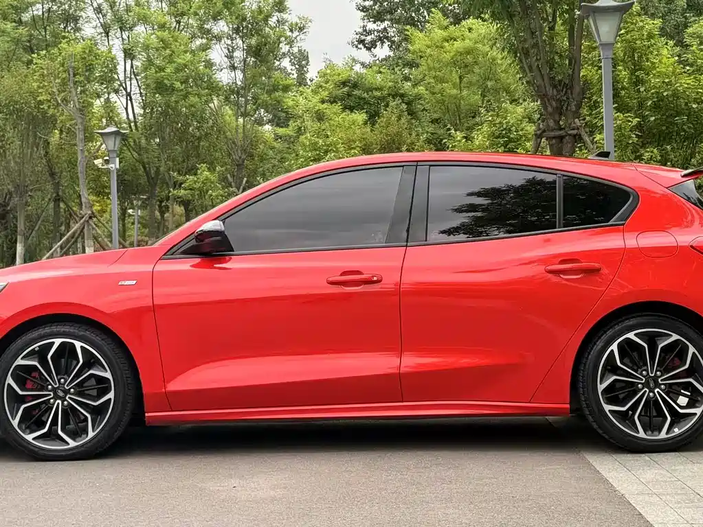 Ford Focus 2020 — фото 15