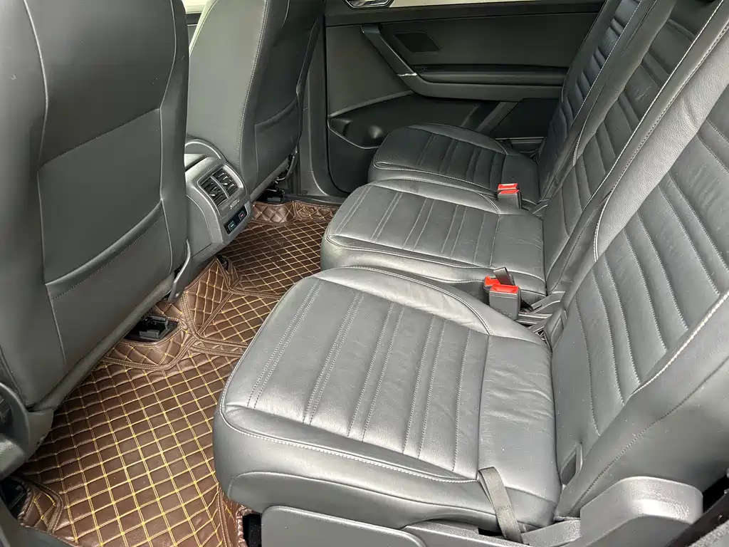 Volkswagen Touran 2017 — фото 14