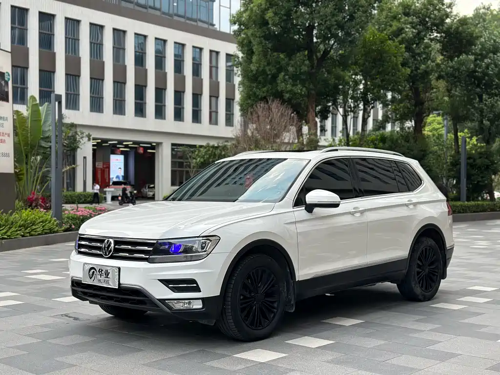 Volkswagen Tiguan L 2021 — фото 1