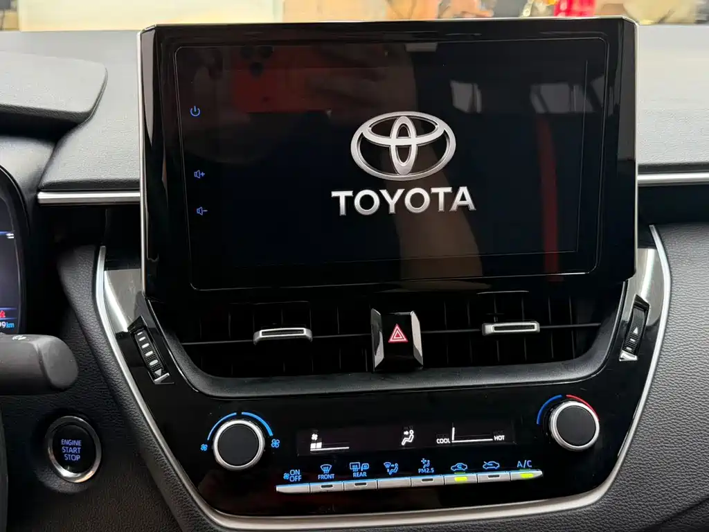 Toyota Corolla 2023 — фото 13