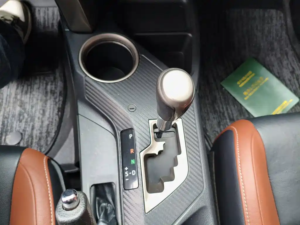 Toyota RAV4 2013 — фото 10
