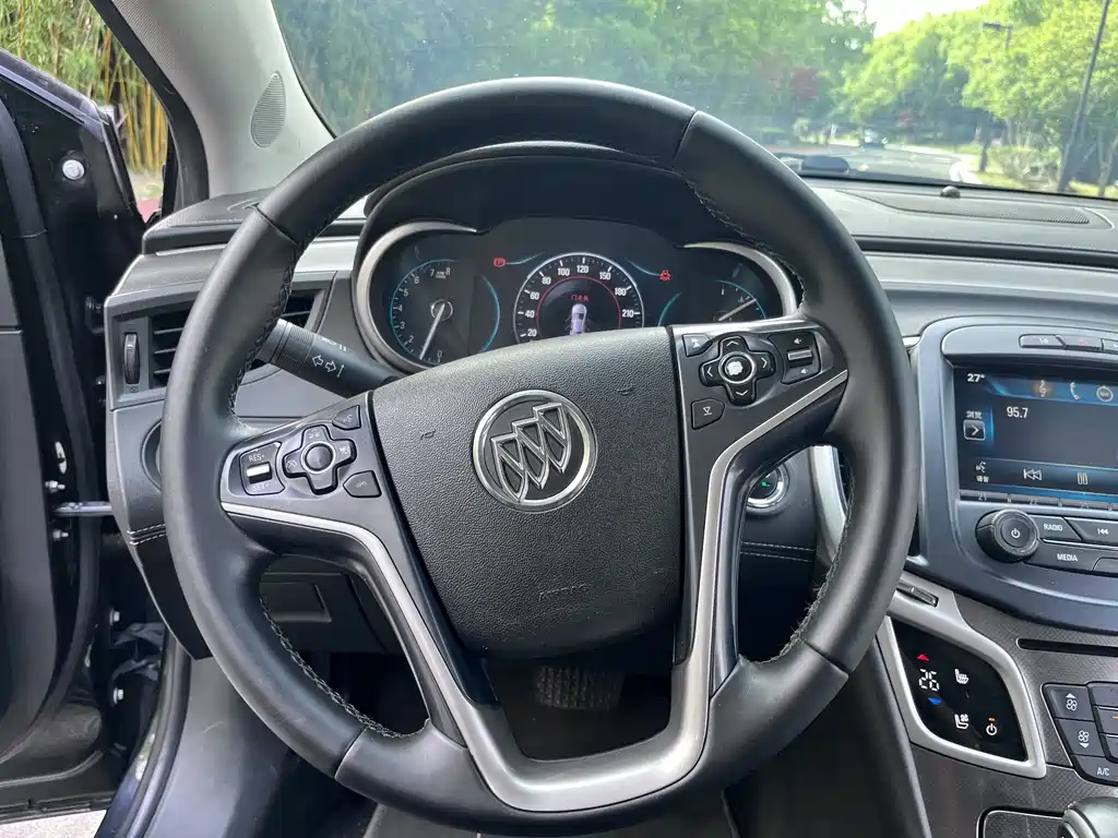 Buick LaCrosse 2013 — фото 11