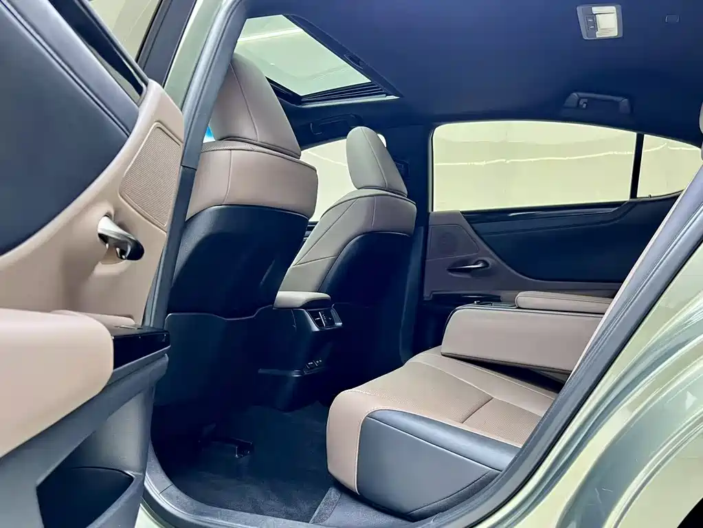 Lexus ES 2021 — фото 12