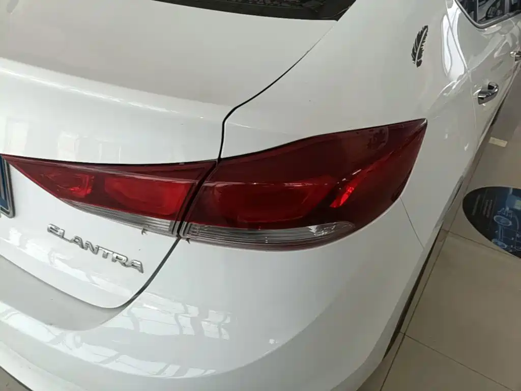 Hyundai Elantra 2018 — фото 8