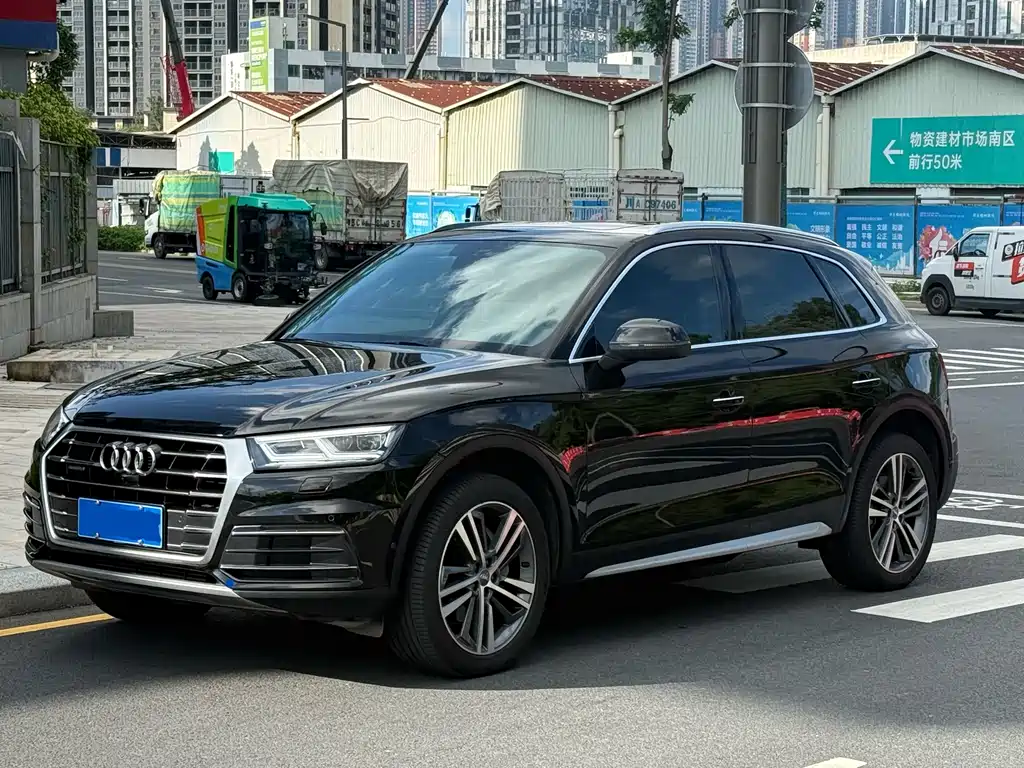 Audi Q5L 2020 — фото 1