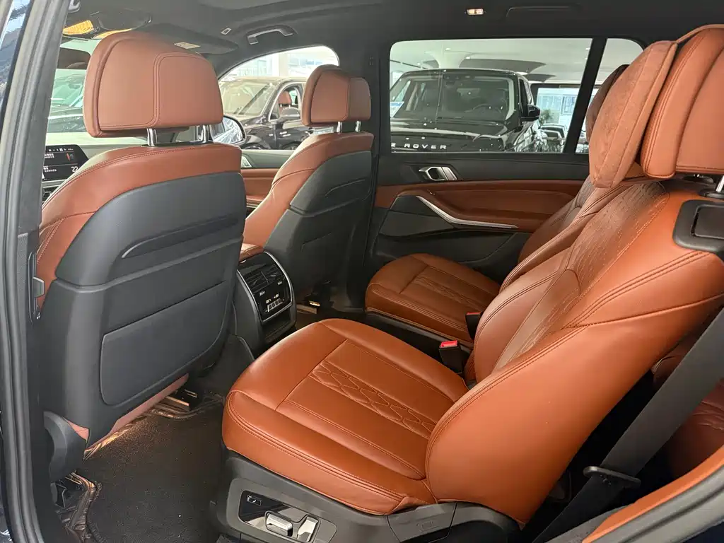 BMW X7 2021 — фото 11