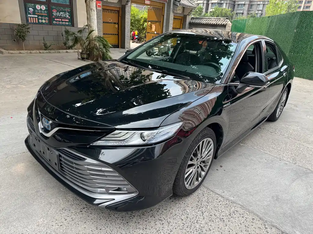 Toyota Camry 2018 — фото 1