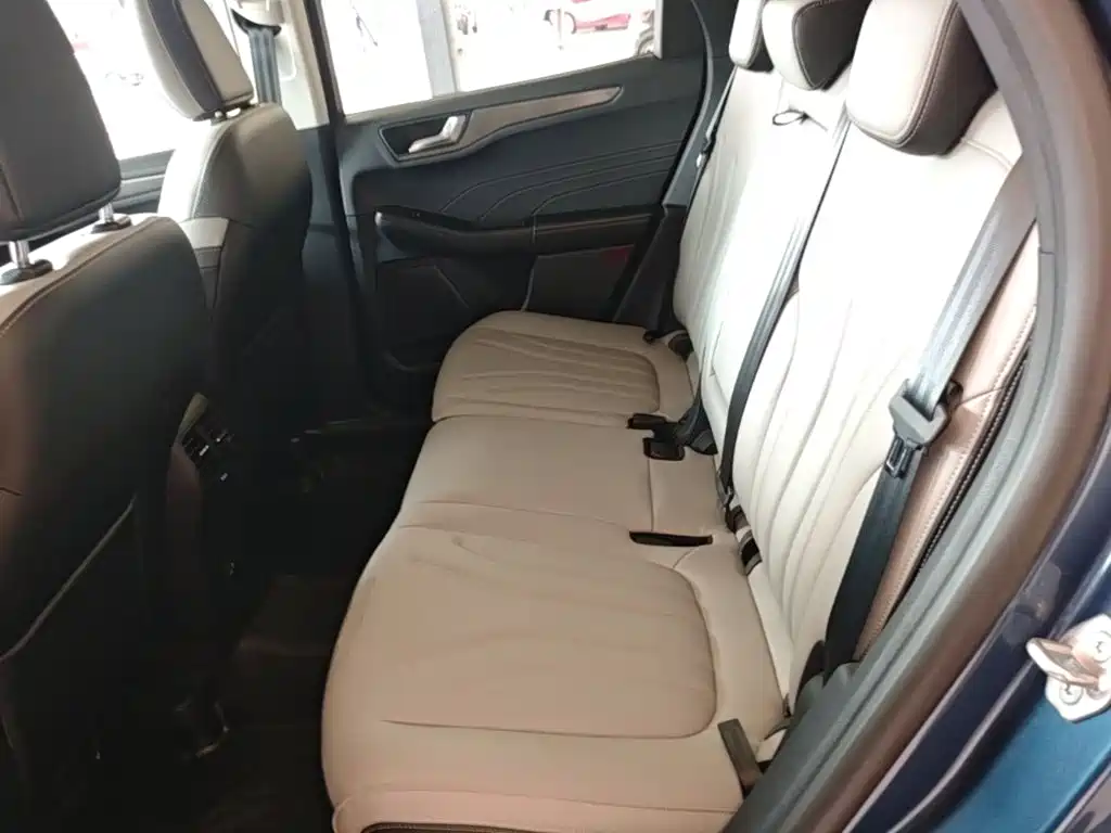 Ford Edge 2023 — фото 17