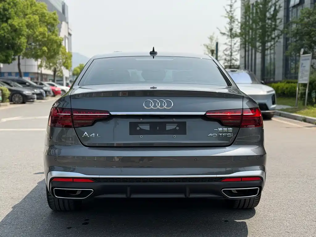 Audi A4L 2022 — фото 17