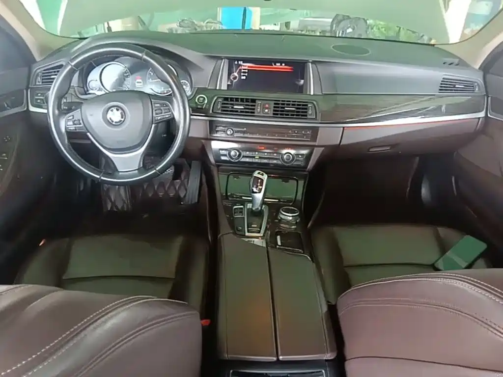 BMW 5 Series 2016 — фото 10