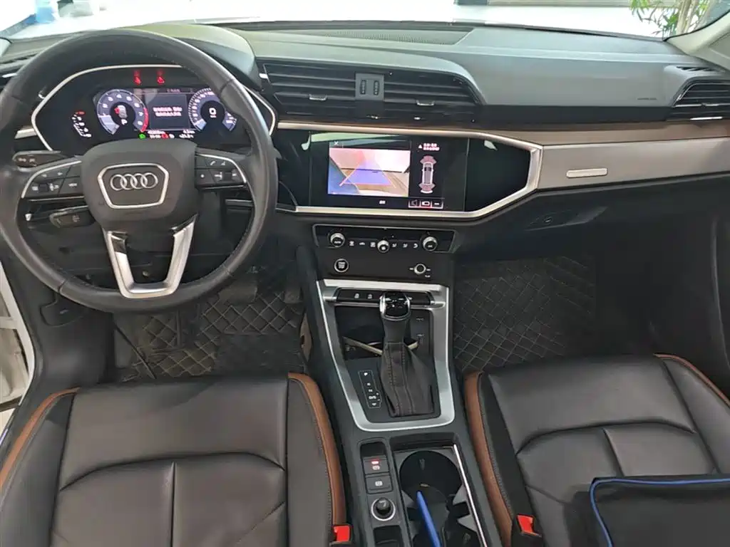 Audi Q3 2021 — фото 13