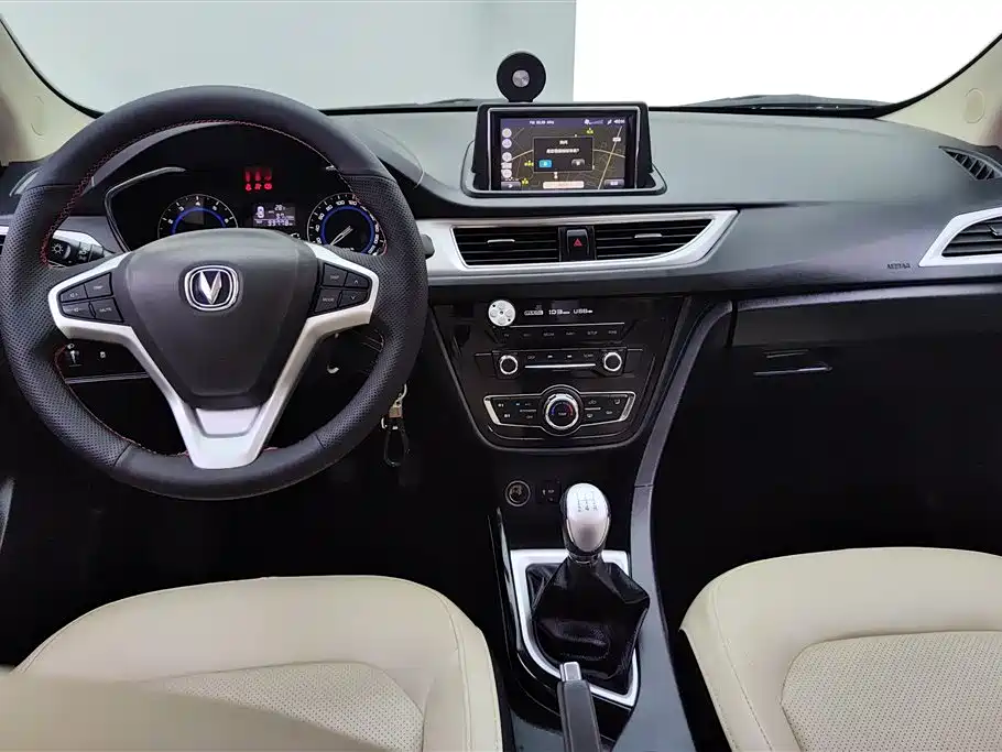 Changan V7 2015 — фото 12