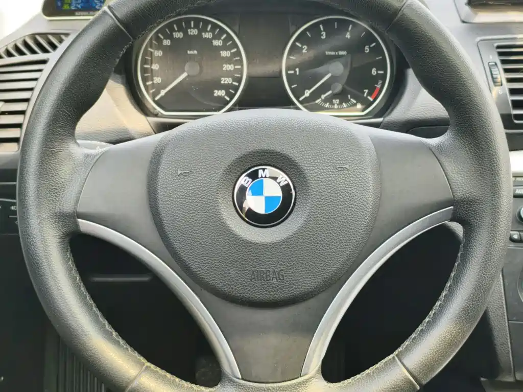 BMW 1 Series 2011 — фото 18