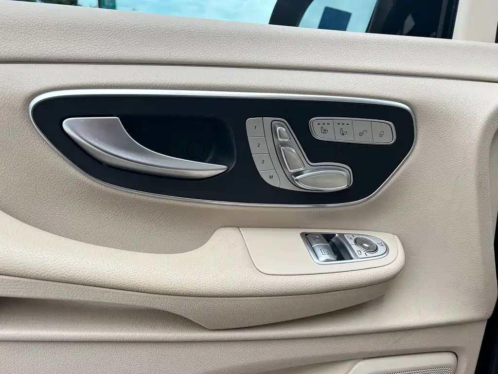 Mercedes-Benz V-Class 2022 — фото 12