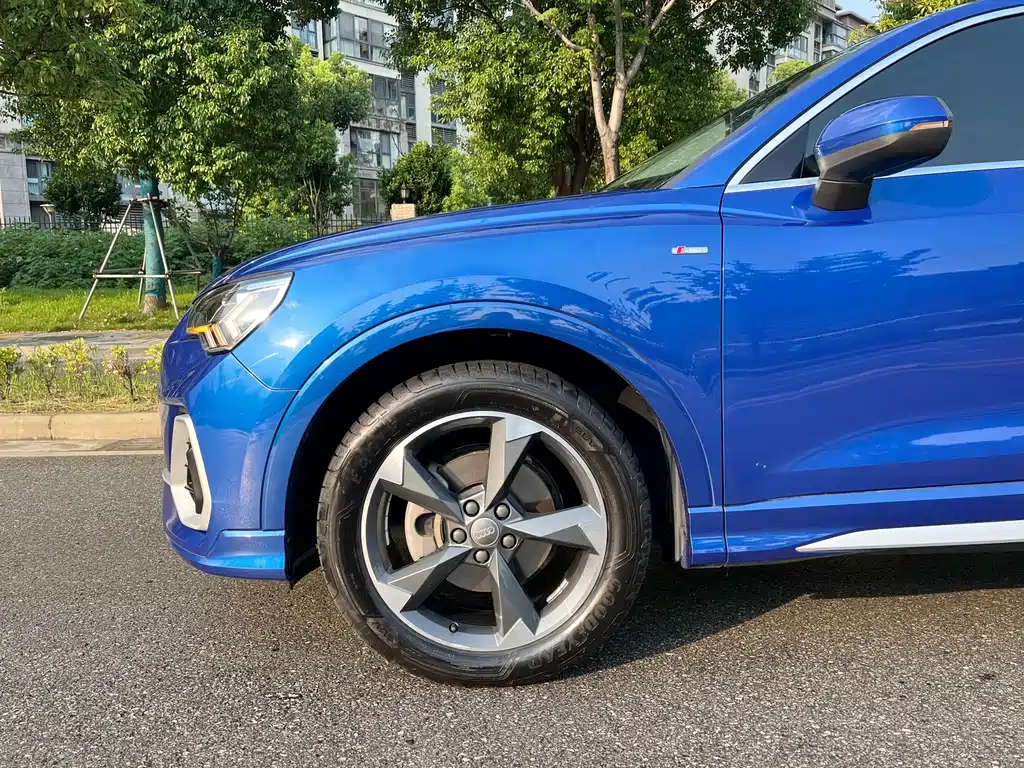 Audi Q3 2019 — фото 5