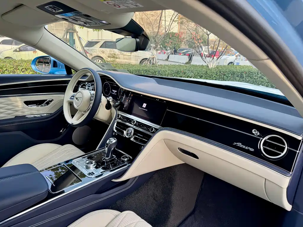 Bentley Flying Spur — фото 6