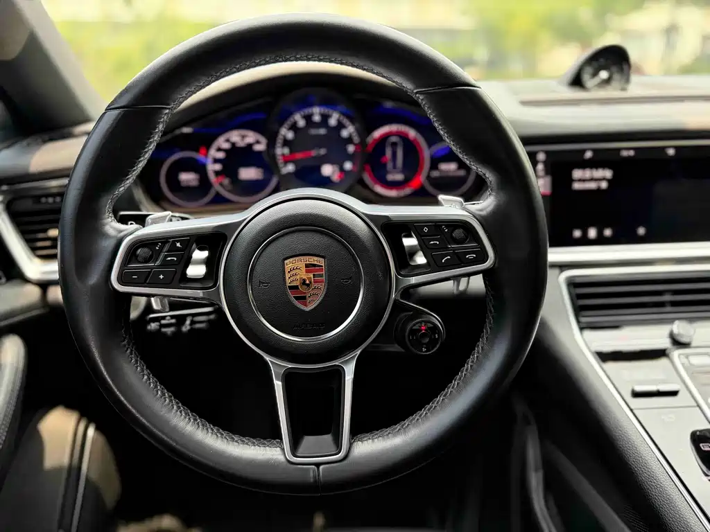 Porsche Panamera 2018 — фото 15