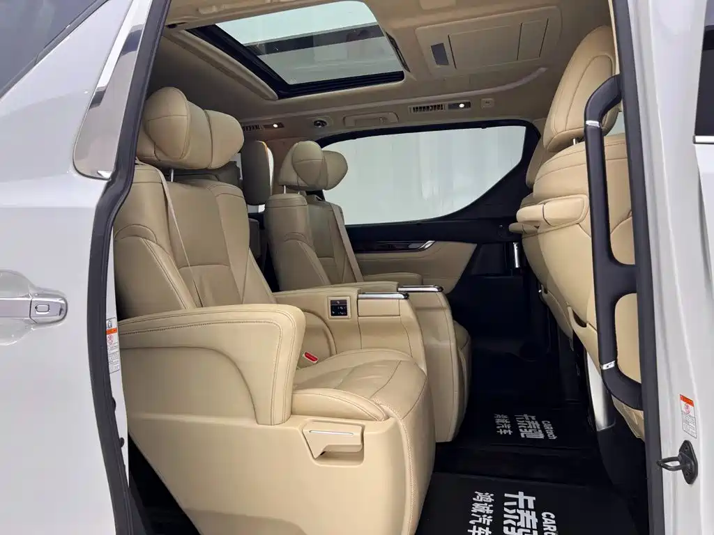 Toyota Alphard 2020 — фото 19