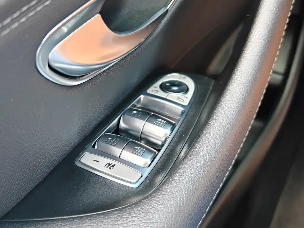 Mercedes-Benz E-Class 2021 — фото 31
