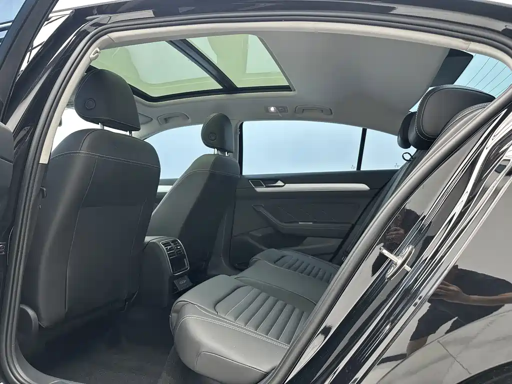 Volkswagen Magotan 2024