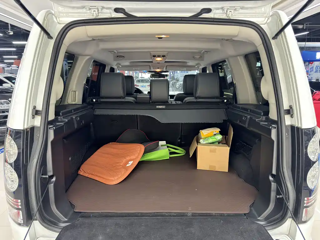 Land Rover Discovery 2017 — фото 11