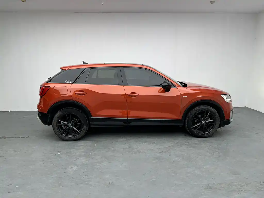 Audi Q2L 2019 — фото 8