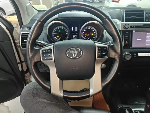 Toyota Prado 2016