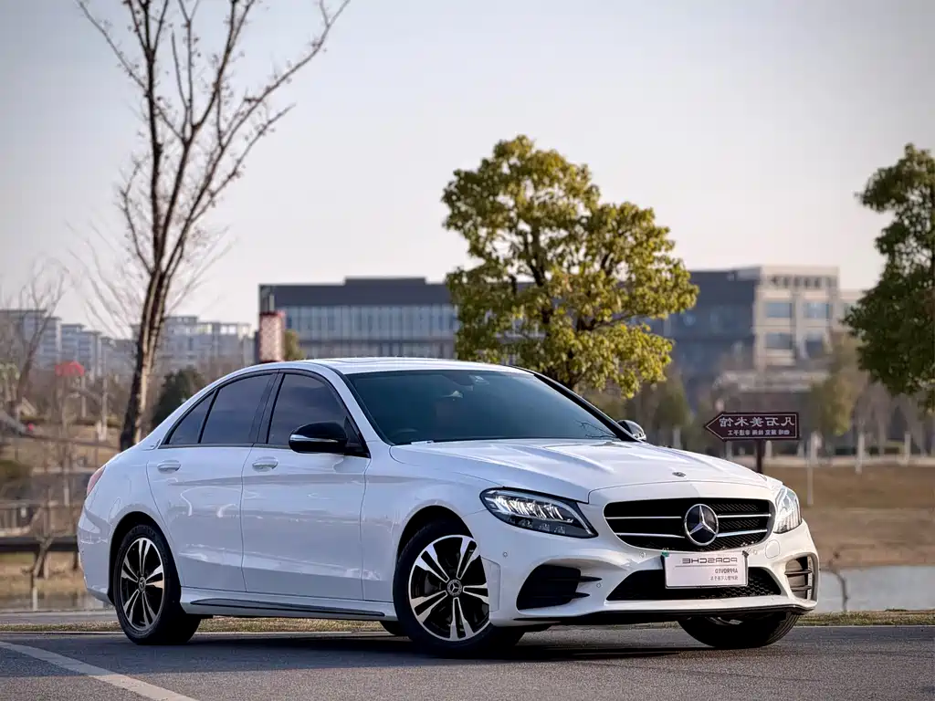 Mercedes-Benz C-Class 2019 — фото 18
