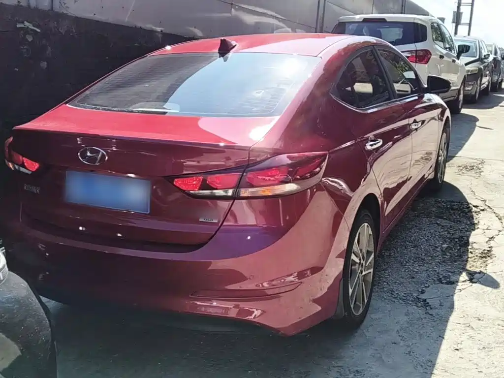 Hyundai Elantra 2018 — фото 7