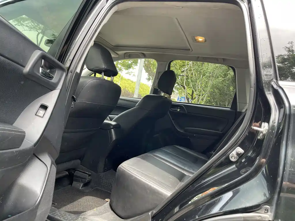 Subaru Forester 2015 — фото 10