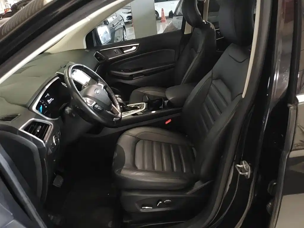 Ford Edge 2016 — фото 15