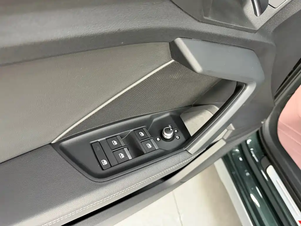 Audi A3 2023 — фото 12