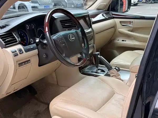 Lexus LX 2009