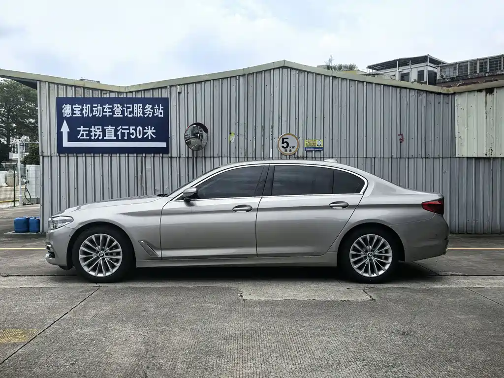 BMW 5 Series 2020 — фото 10