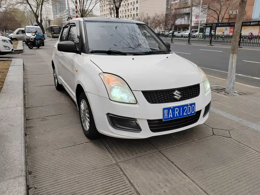 Suzuki Swift 2015 — фото 1