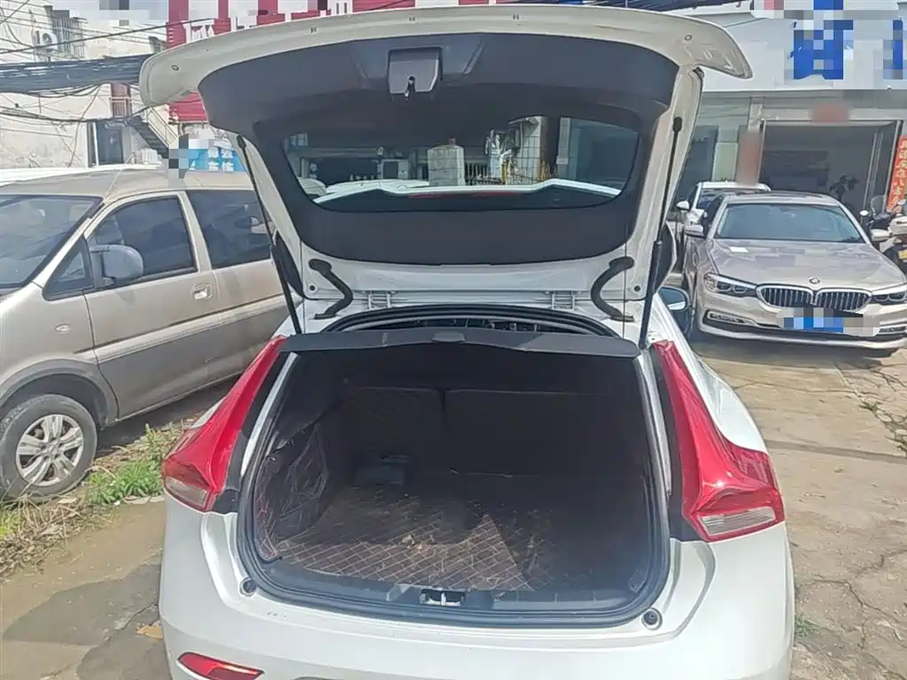 Volvo V40 2015 — фото 19