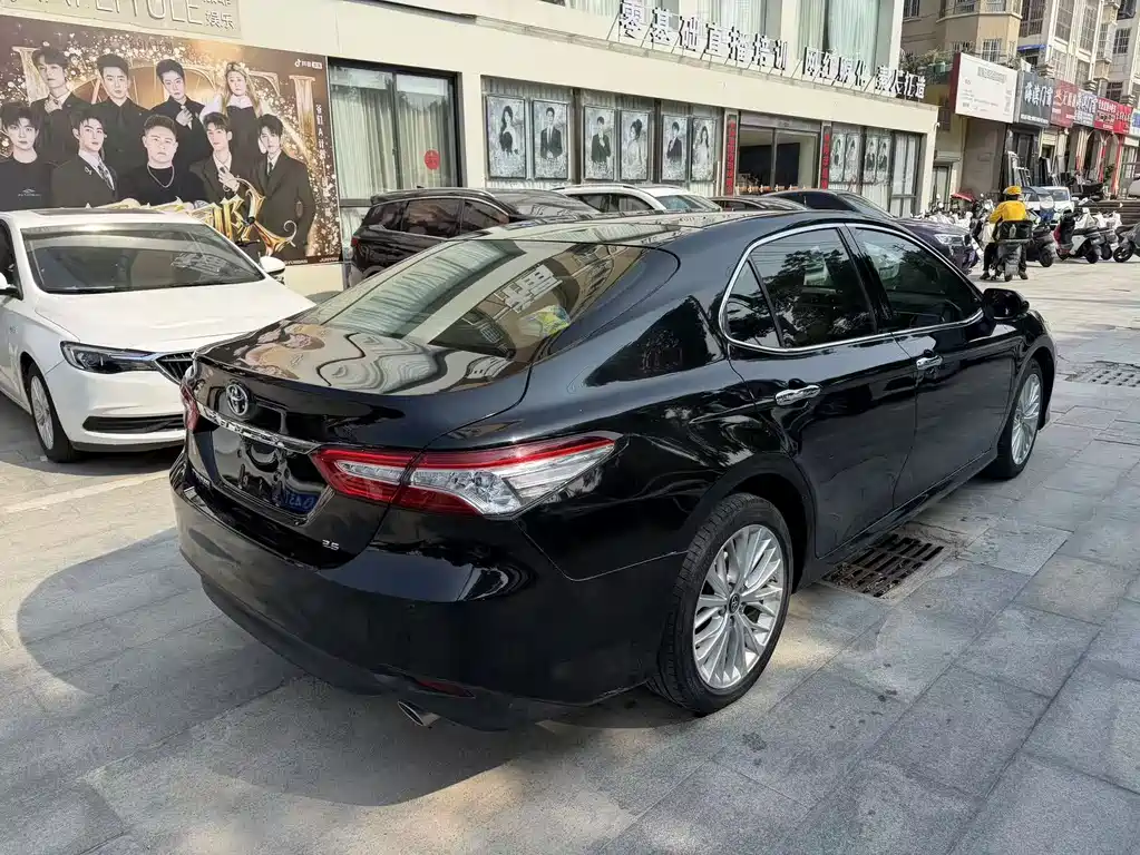 Toyota Camry 2021 — фото 10