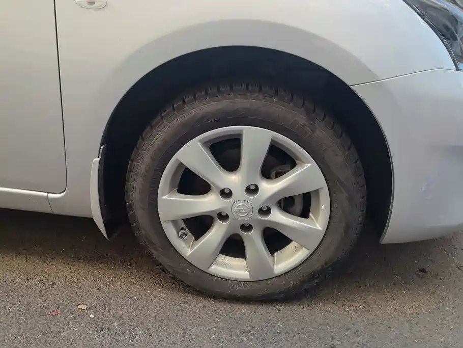 Nissan Tiida 2015