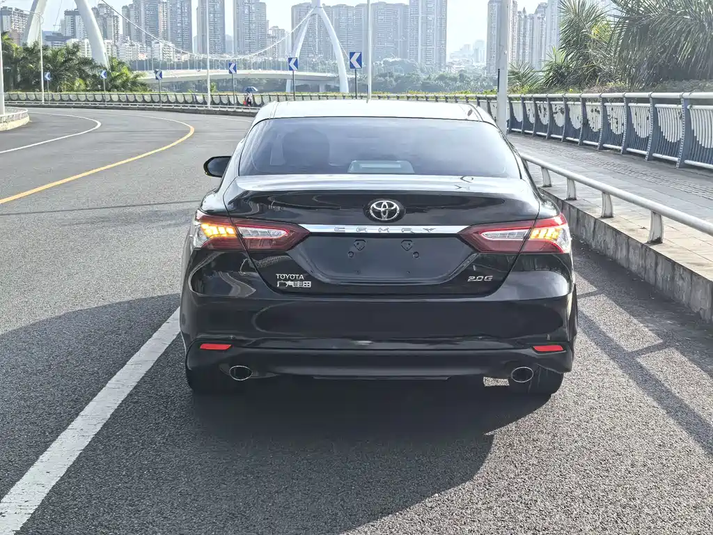 Toyota Camry 2018 — фото 6