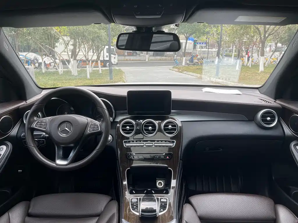 Mercedes-Benz GLC 2017 — фото 10