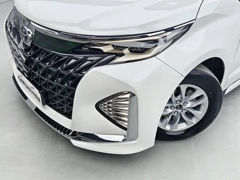 Toyota Granvia — фото 6