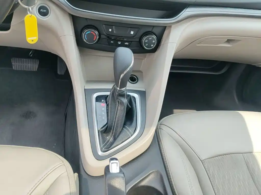 Buick Excelle 2017 — фото 14